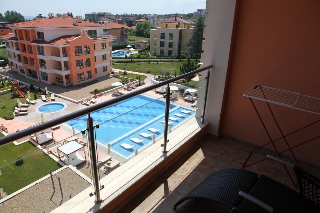 Apartment In St. Constantine And Helena セインツ・コンスタンティン＆ヘレナ エクステリア 写真