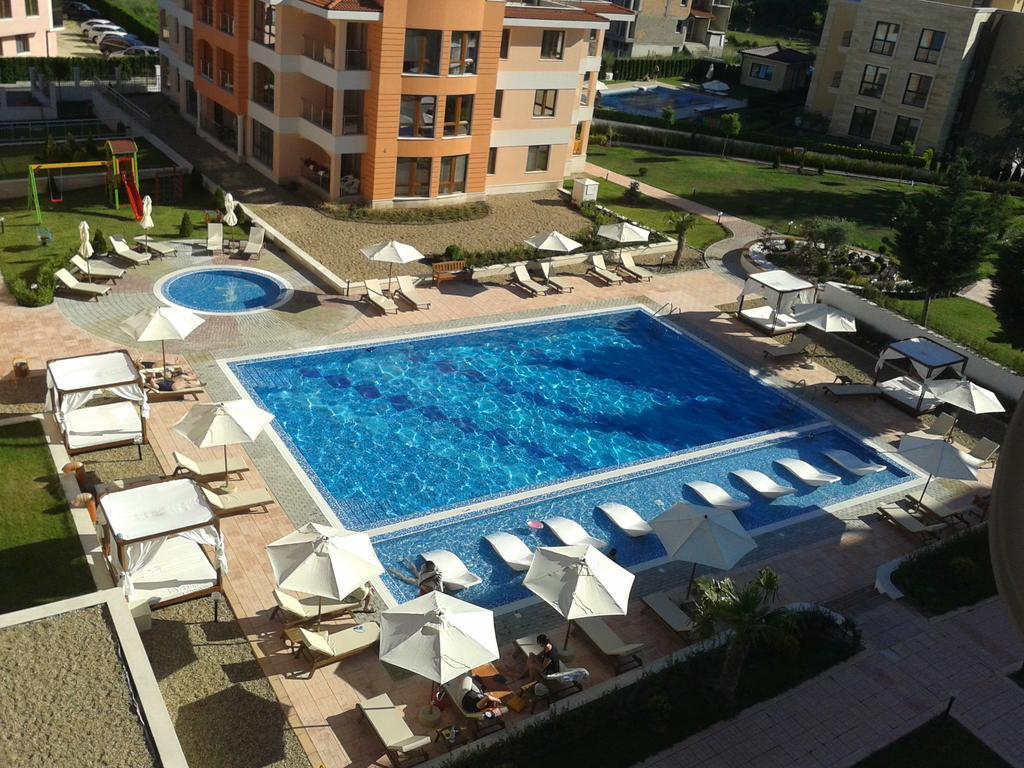 Apartment In St. Constantine And Helena セインツ・コンスタンティン＆ヘレナ エクステリア 写真